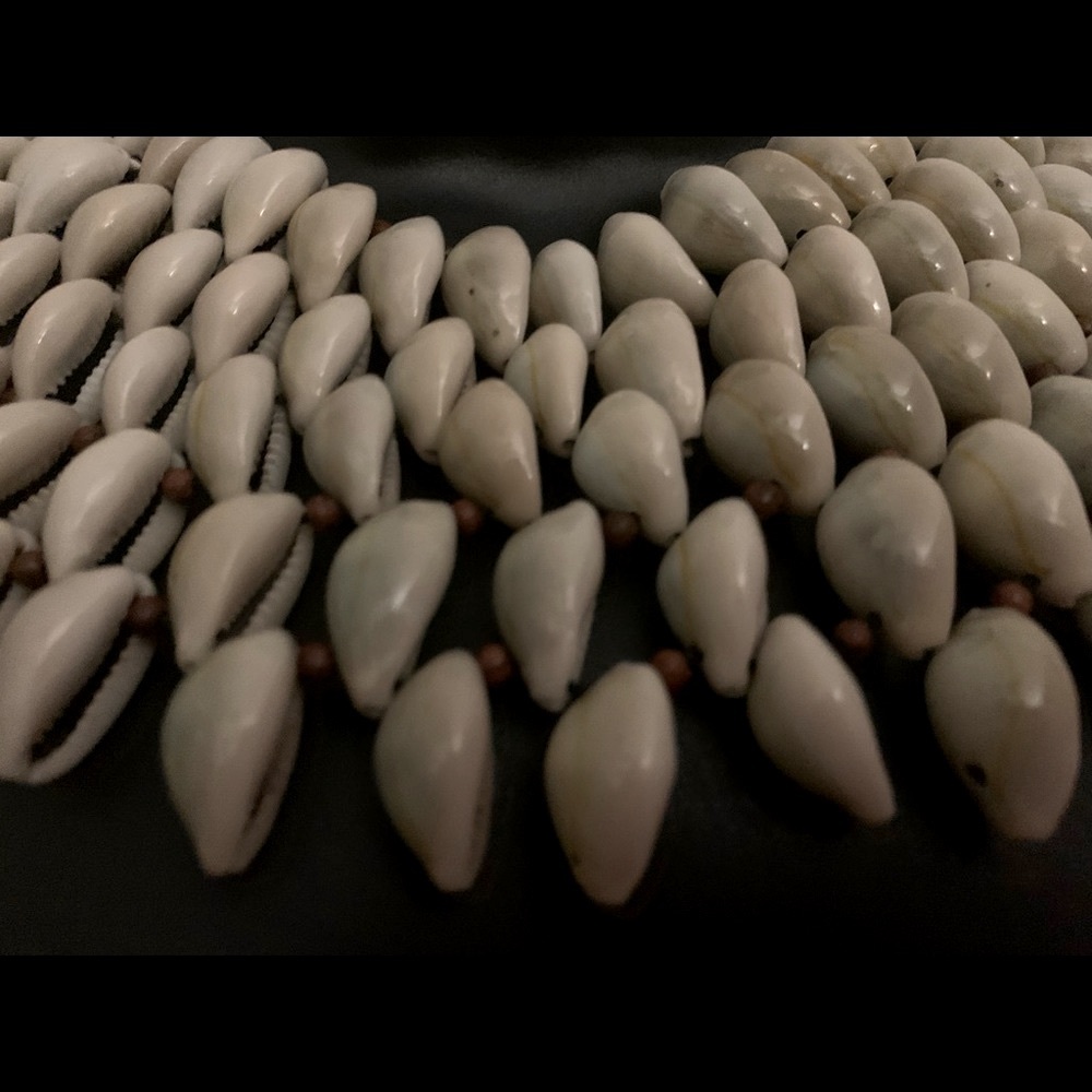 Shell necklace-Natasha-Cowrie-conch natural shells-16” length-STUNNING-Brand New - Picture 7 of 10